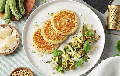 Pancake salati con zucchine, pinoli, basilico e Grana Padano Riserva