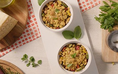 Crumble salato di verdure di stagione con pinoli e Grana Padano