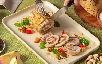 Arrosto di maiale ripieno di prosciutto cotto, castagne, mele e Grana Padano