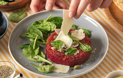 Burger di barbabietola, Grana Padano, fagioli e riso