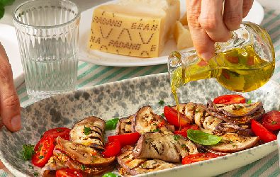 Ravioli di melanzane e Grana Padano con pomodori ciliegino e basilico