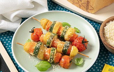Spiedini gratinati al forno con verdure, patate e Grana Padano