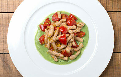 Caserecce di farina integrale con broccoli, porri e Grana Padano