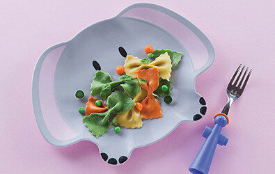 Farfalle di pasta fresca colorata, Grana Padano Riserva, e coriandoli di verdure