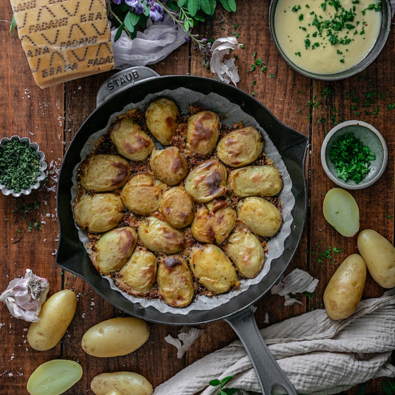 Patatas extra crujientes con salsa cremosa de Grana Padano